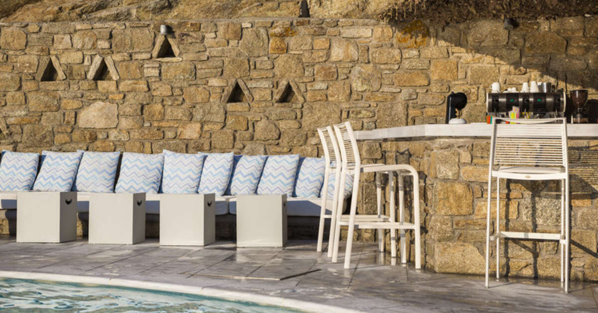 Een foto van het terras bij Mykonos Blanc Hotel