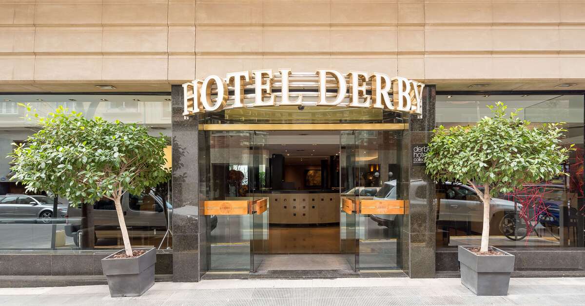 Een foto van de buitenkant van Derby Hotel Barcelona