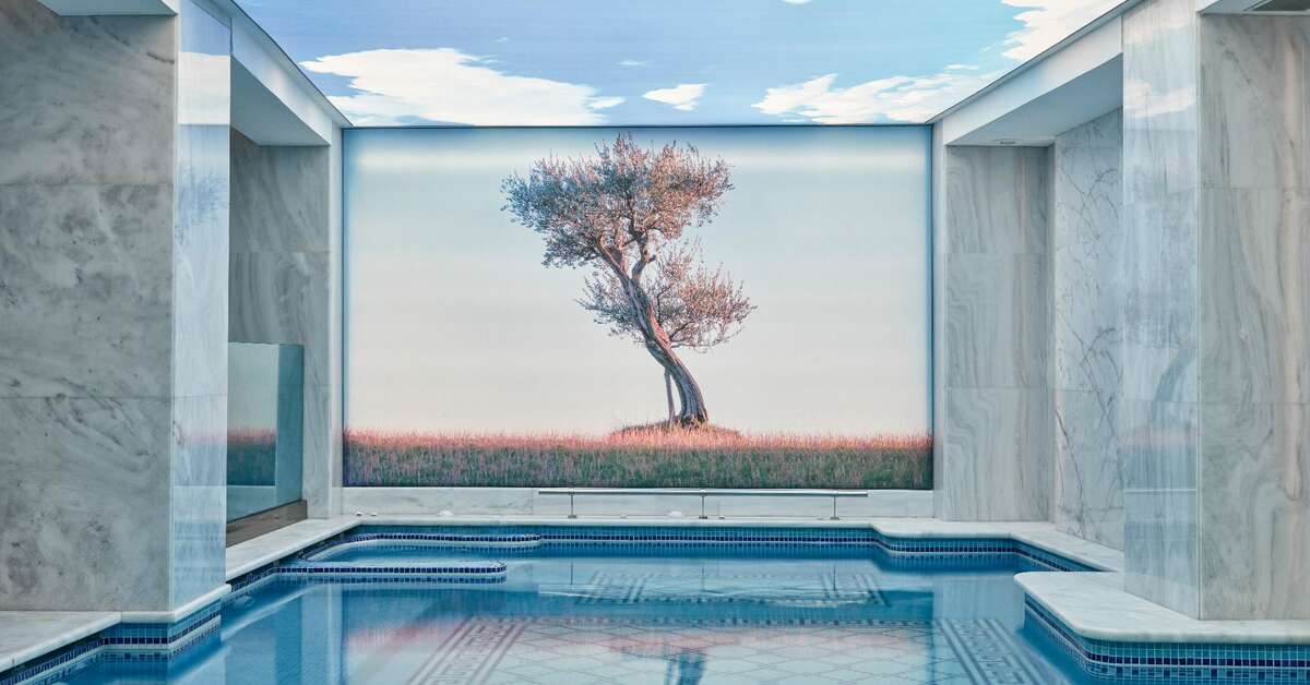 Ein Foto vom Pool im Electra Metropolis Hotel