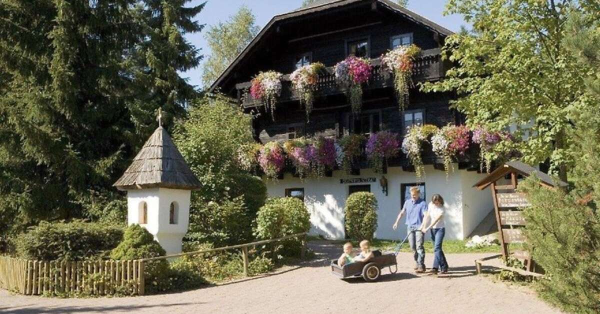 Een foto van de buitenkant van Vakantiepark Naturelhotel Schönleitn