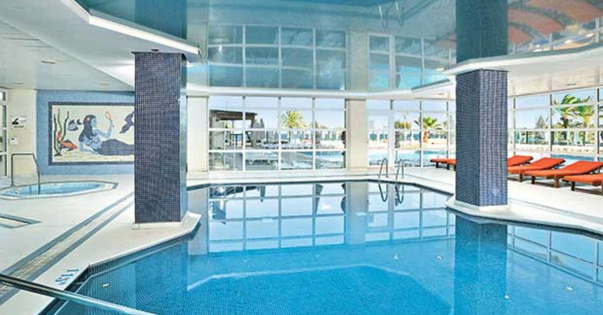 Een foto van het zwembad bij Allsun Hotel Borneo