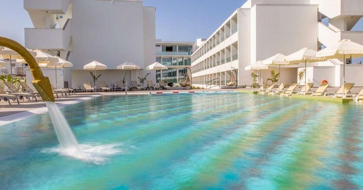 Een foto van het zwembad bij Nicholas Color Hotel