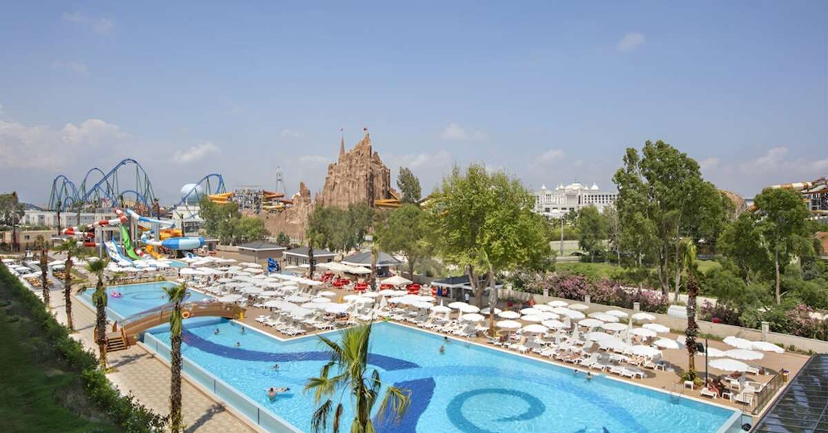 Een foto van het zwembad bij Aydinbey Queen's Palace & Spa