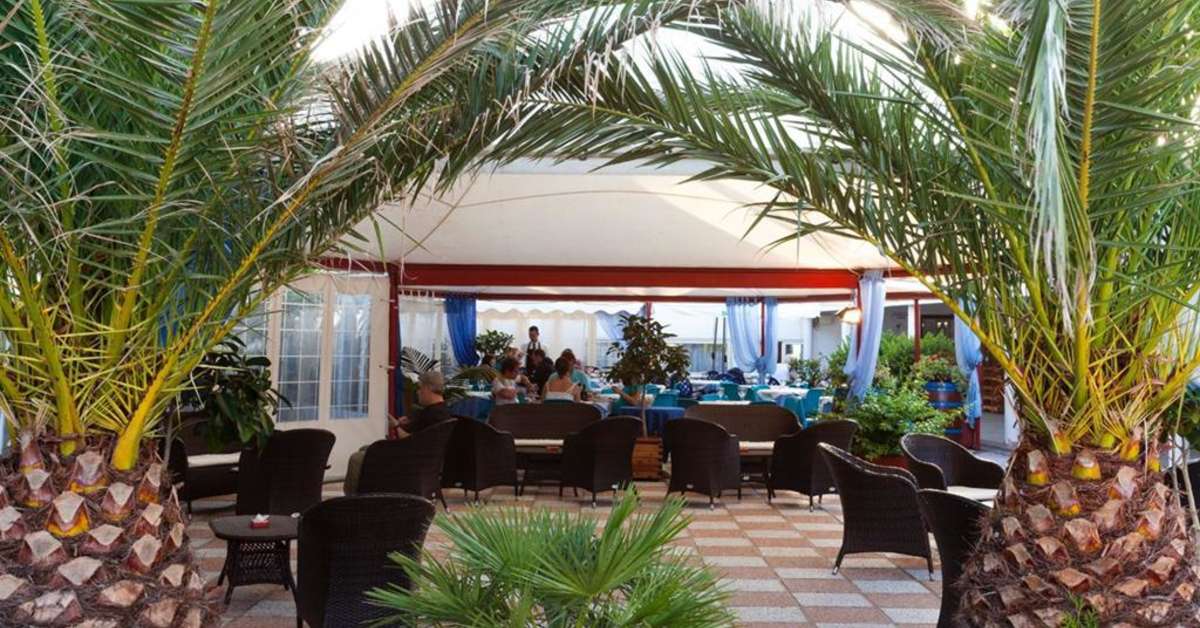 Een foto van het terras bij Camping Village Baia Blu La Tortuga