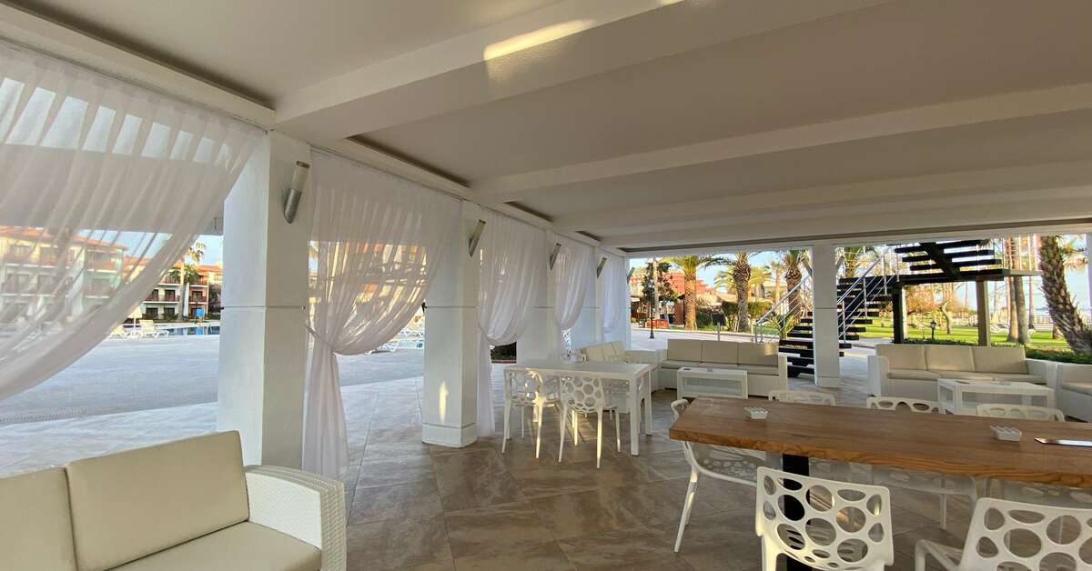 Een foto van het terras bij Gypsophila Holiday Village