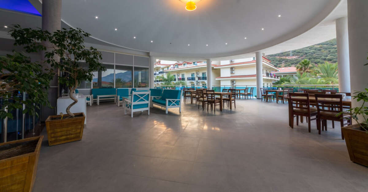 Een foto van het terras bij Montebello Resort