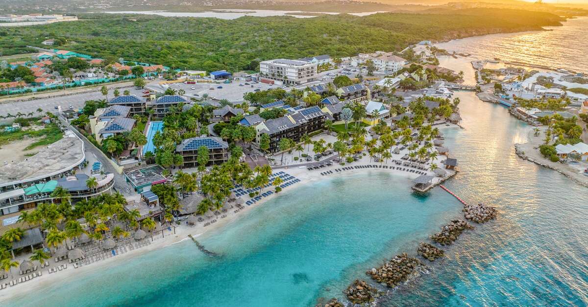 Een foto van LionsDive Beach Resort