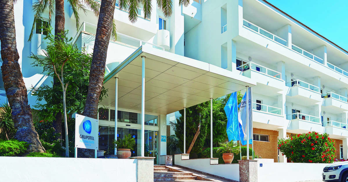 Een foto van de buitenkant van Grupotel Alcudia Suite