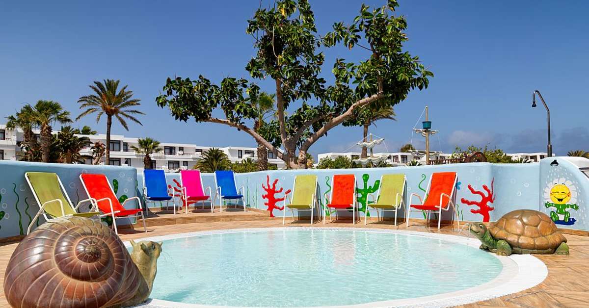Een foto van het zwembad bij H10 Suites Lanzarote Gardens