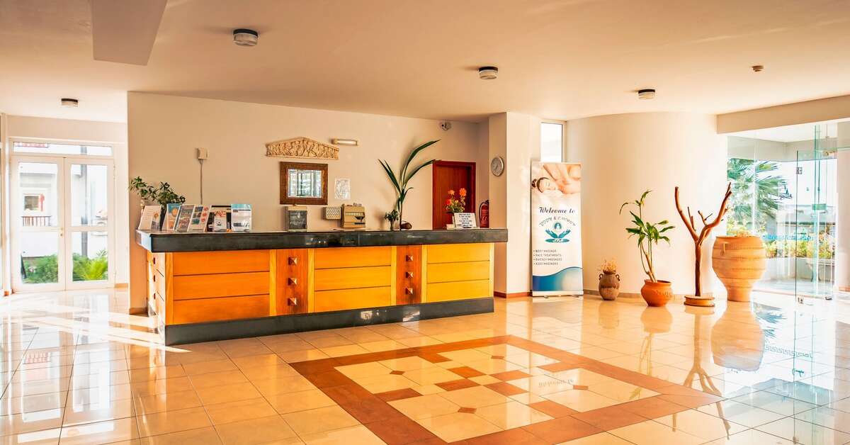 Een foto van het interieur van Evripides Village Beach Hotel