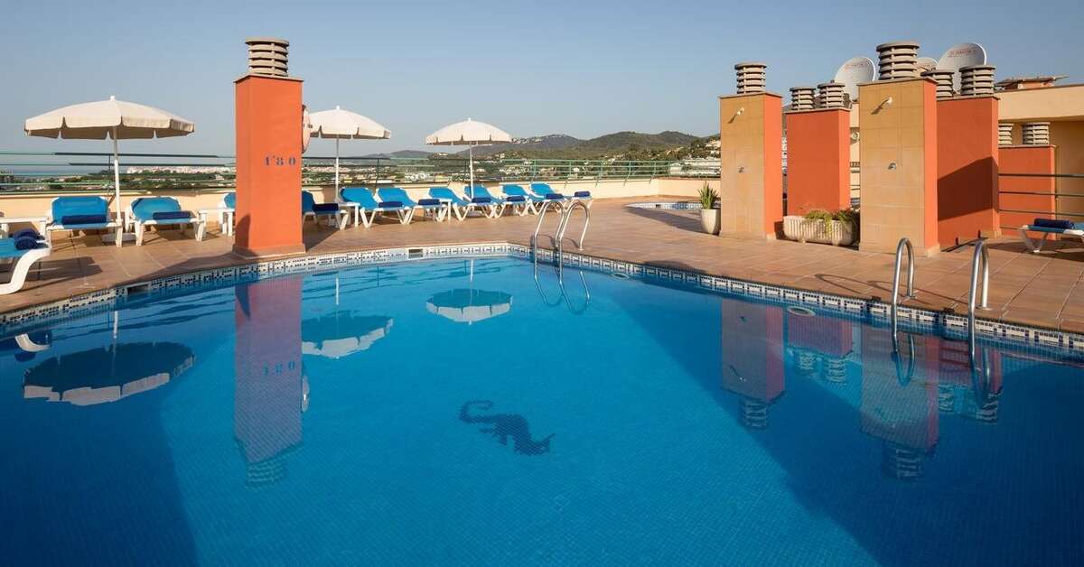Een foto van het zwembad bij H-Top Royal Sun Suites