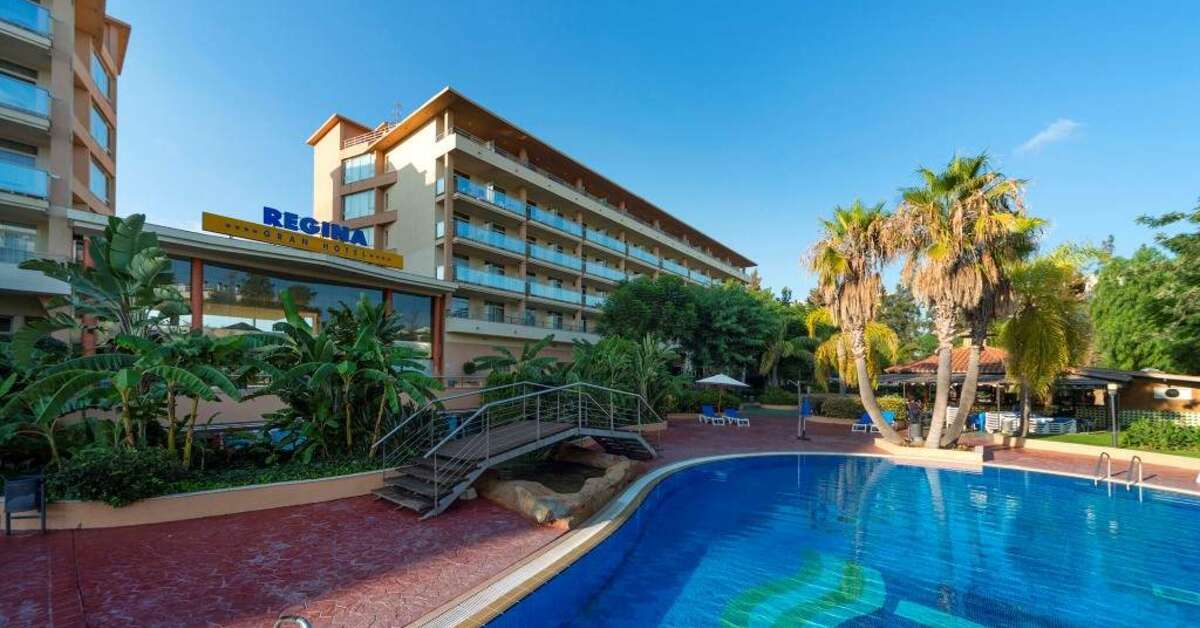 Een foto van het zwembad bij 4R Regina Gran Hotel