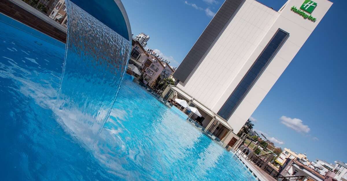 Een foto van het zwembad bij Holiday Inn Antalya