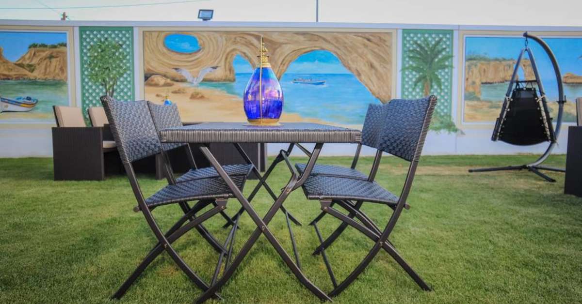 Een foto van het terras bij Hotel Lagoa