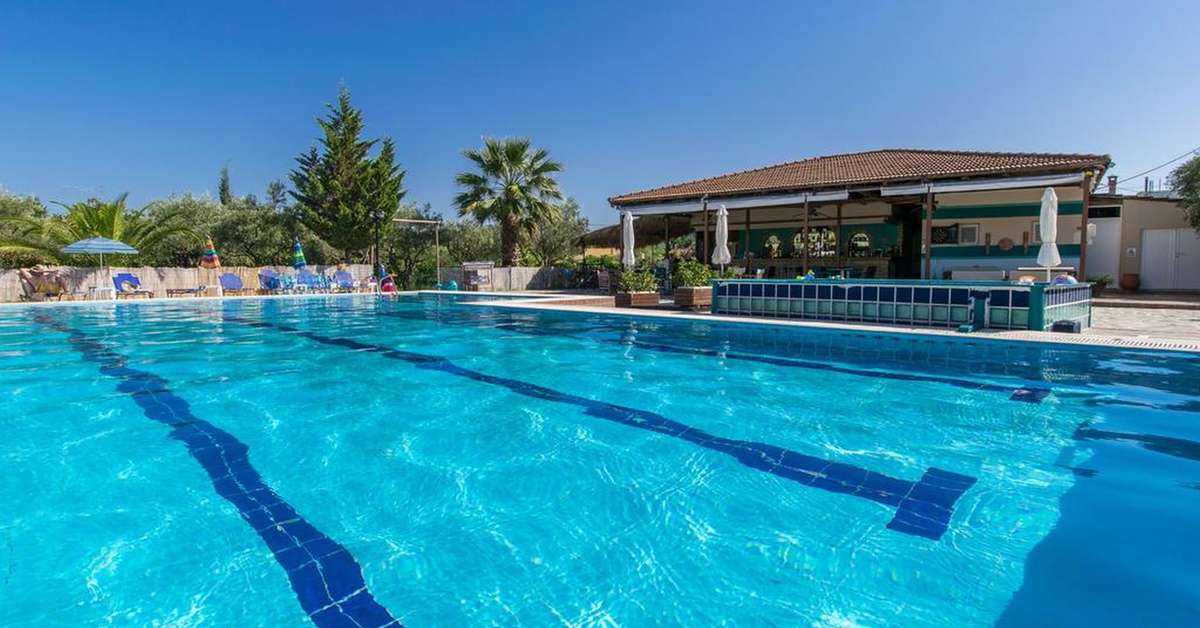 Een foto van het zwembad bij Zante Nest Studios & Appartementen