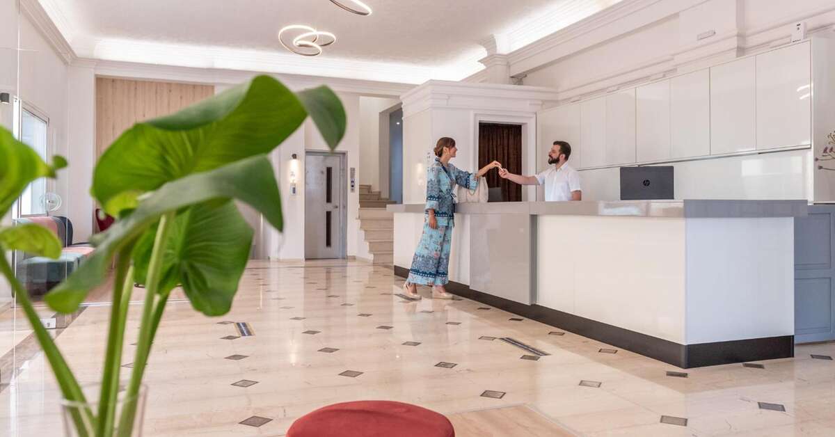Een foto van het interieur van Azure Mare Hotel