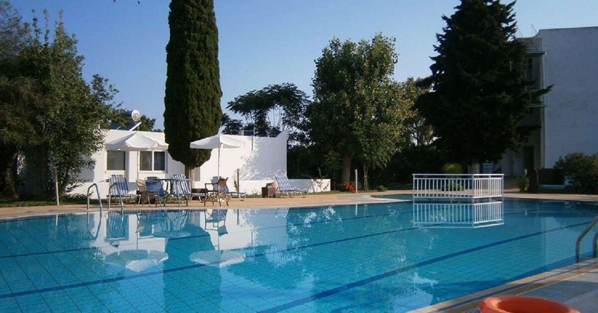 Een foto van het zwembad bij Theodorou Beach Hotel
