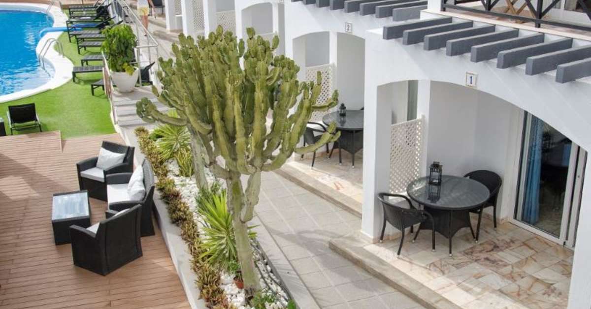 Een foto van het terras bij Vista Bonita LGTBIQ+ Resort