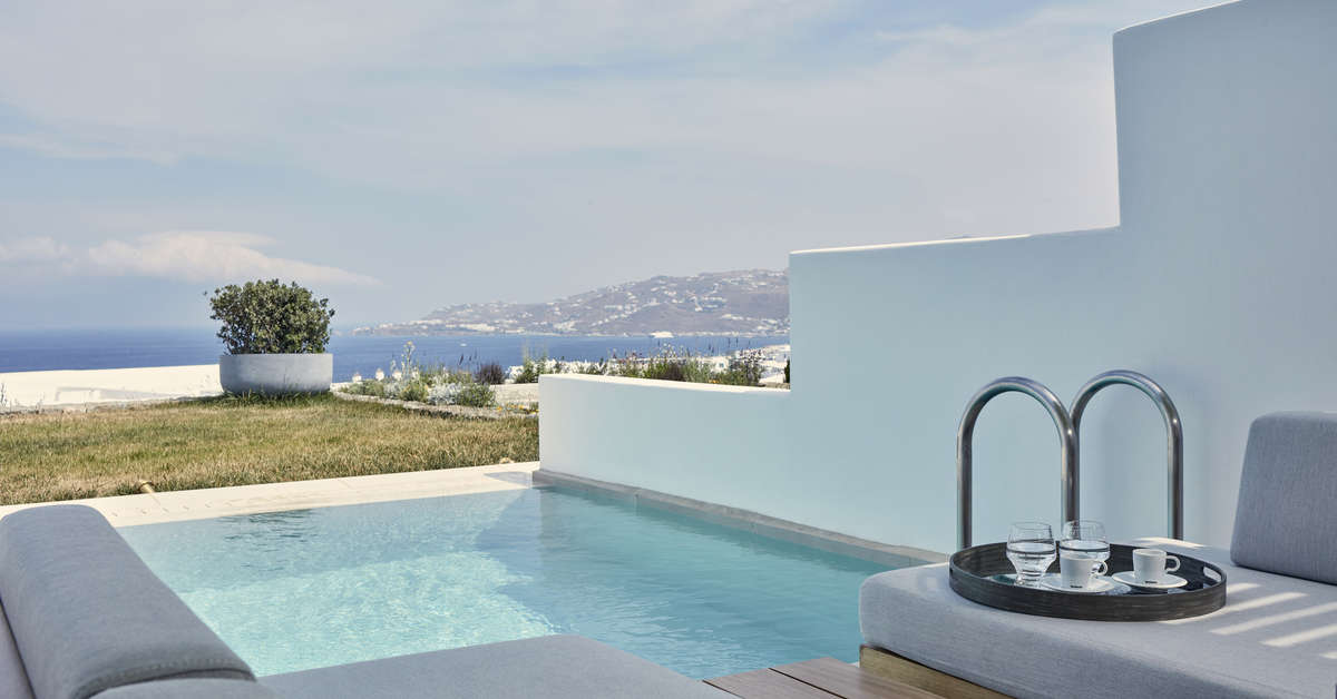 Ein Foto vom Pool im Myconian Naia Luxury Suites