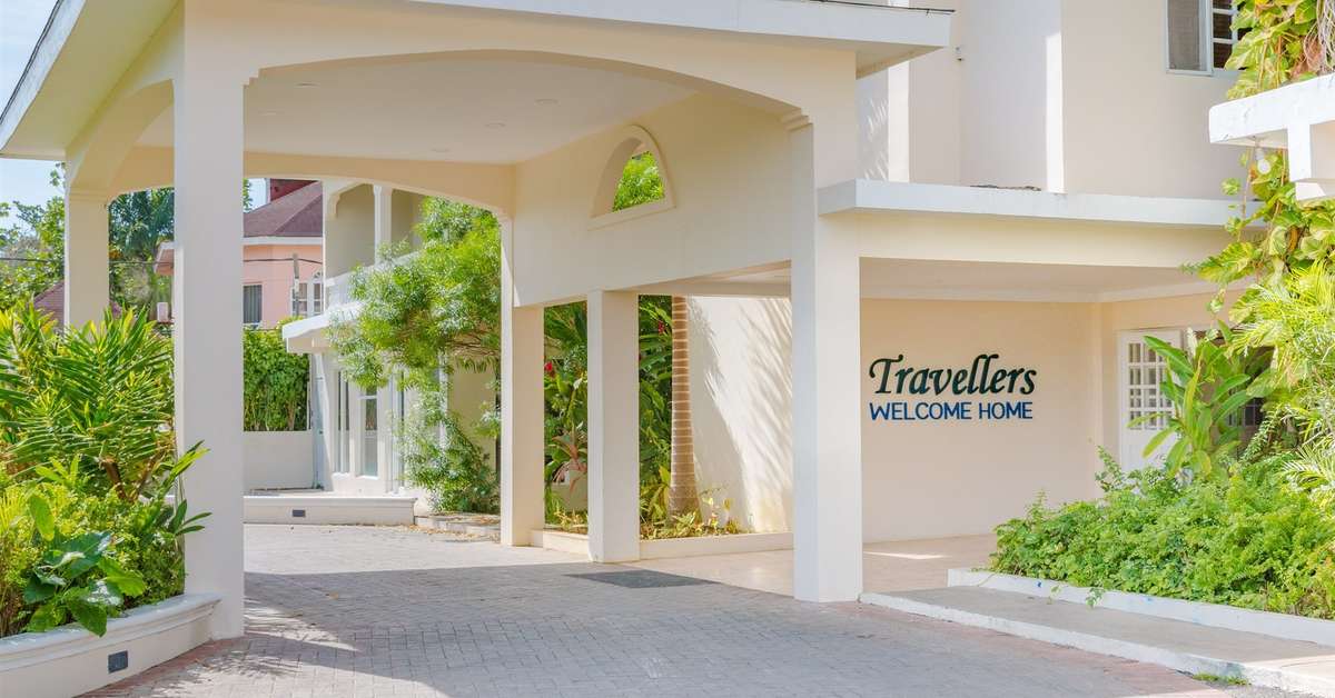 Een foto van de buitenkant van Travellers Beach Resort