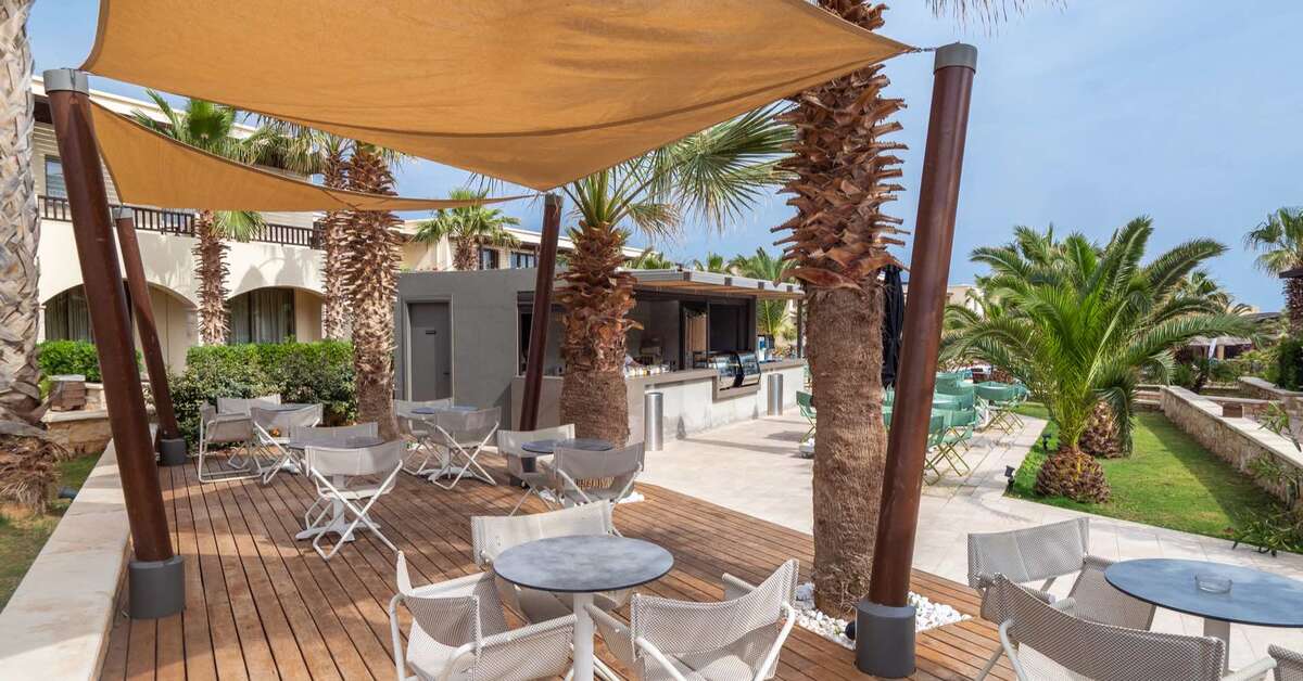 Een foto van het terras bij Stella Palace Aqua Park Resort