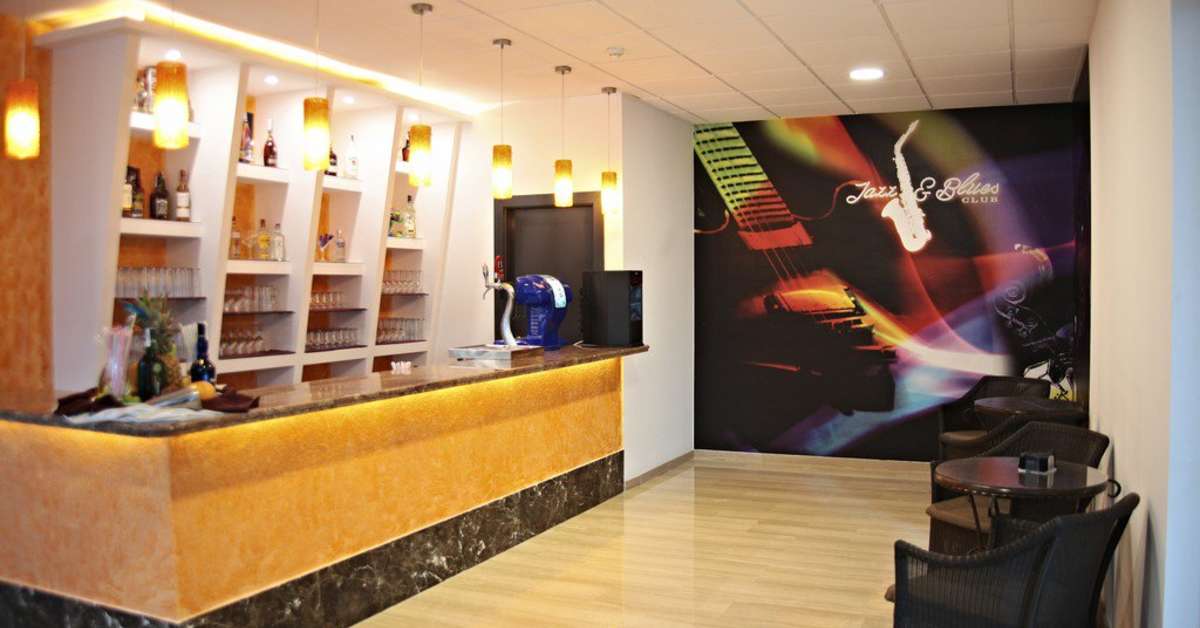 Een foto van het interieur van Sandos Benidorm Suites