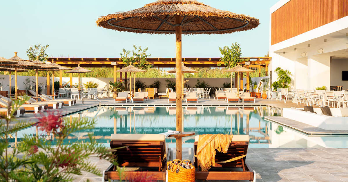 Een foto van het zwembad bij Pearl Beach Hotel