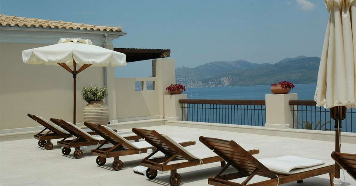 Een foto van het terras bij Ionian Blue