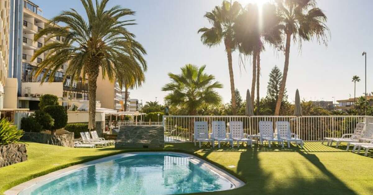 Een foto van het zwembad bij Hotel New Folias