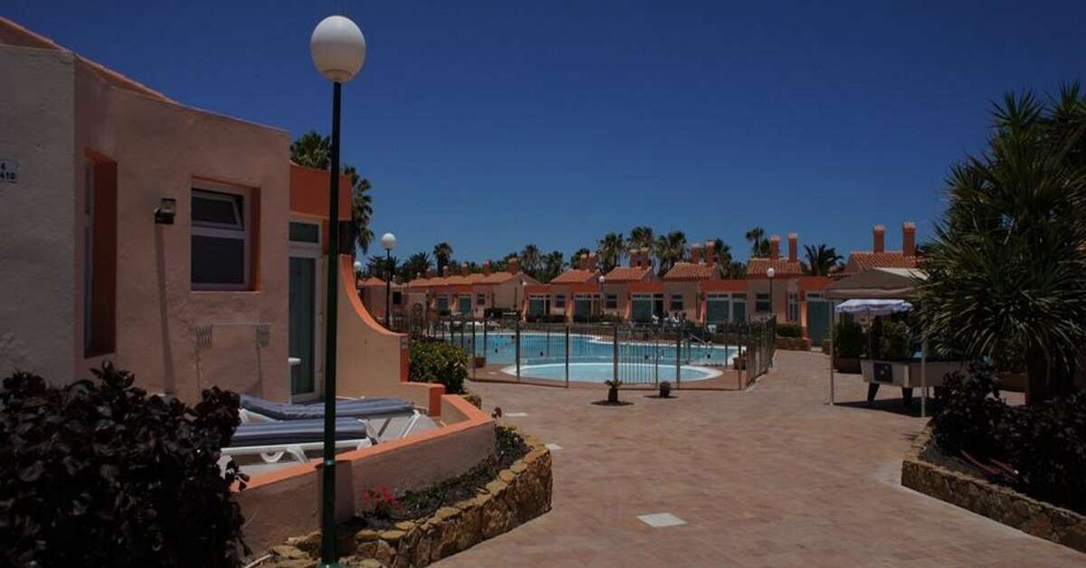 Een foto van de buitenkant van Bungalows Castillo Playa