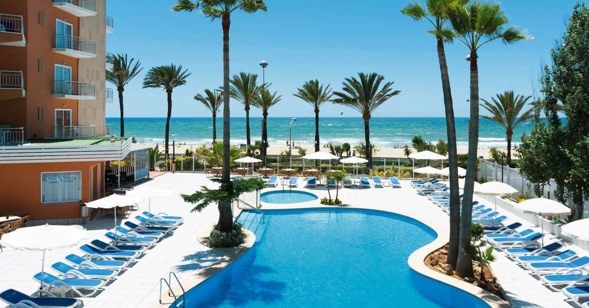 Een foto van het zwembad bij HSM Golden Playa