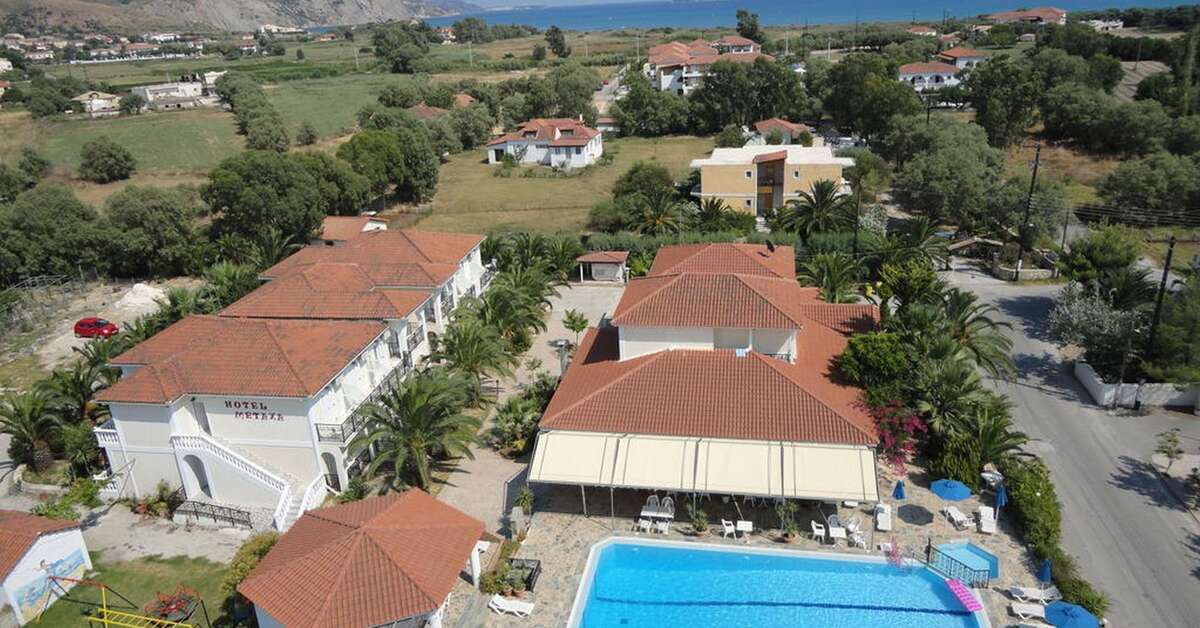 Een foto van het zwembad bij Metaxa Resort Hotel