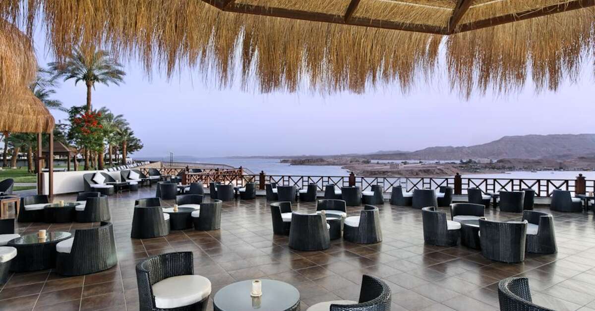 Een foto van het terras bij Albatros Sharm Resort