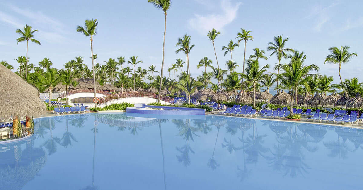 Een foto van het zwembad bij Grand Bahia Principe Turquesa