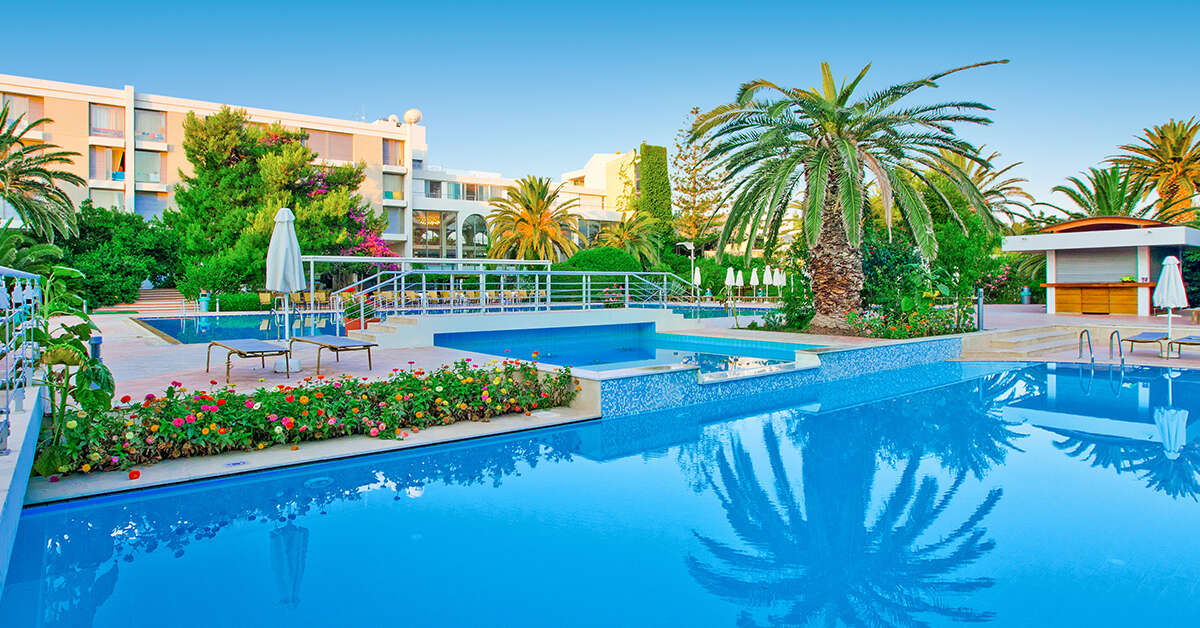 Een foto van het zwembad bij Caravia Beach Hotel