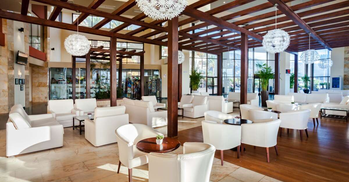 Een foto van het interieur van Occidental Jandia Mar