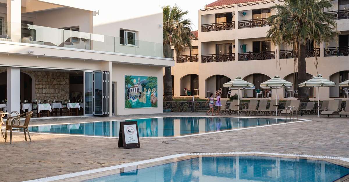 Een foto van het zwembad bij Hotel Mimosa Beach