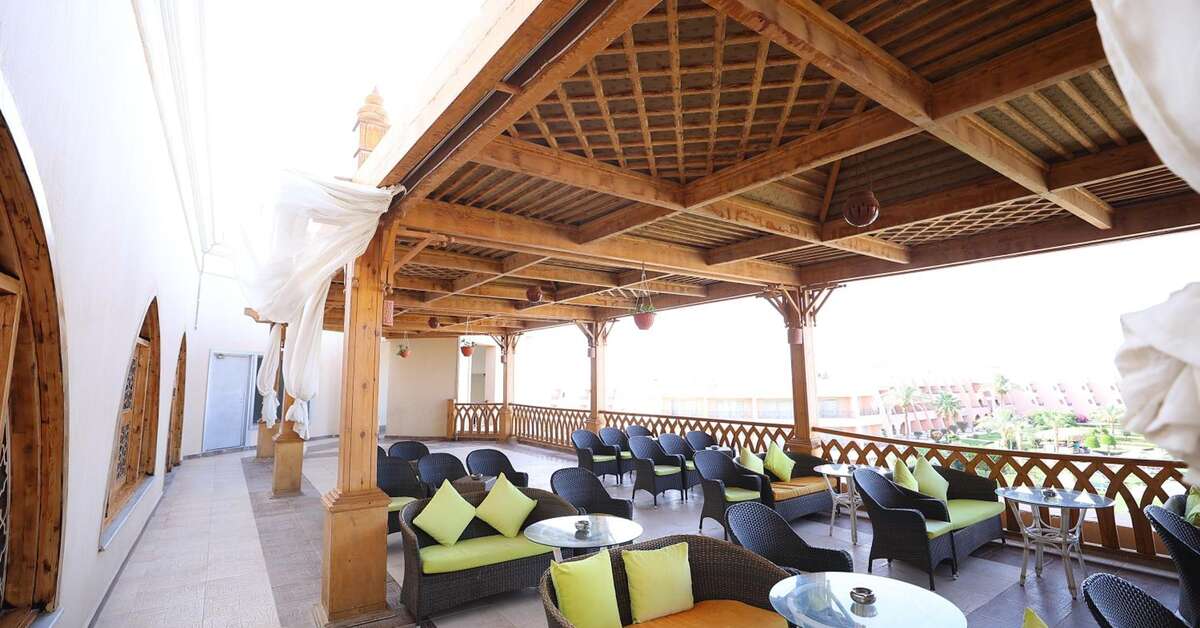Een foto van het terras bij Jasmine Palace Resort & Spa