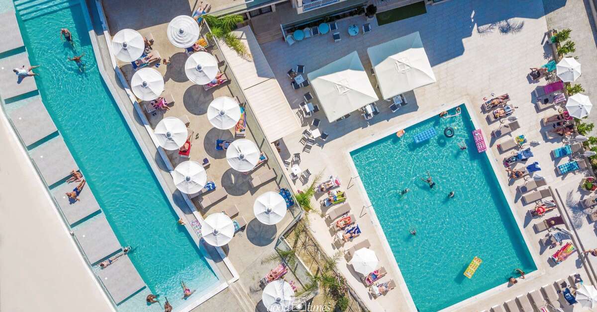 Ein Foto vom Pool im Altura Hotel