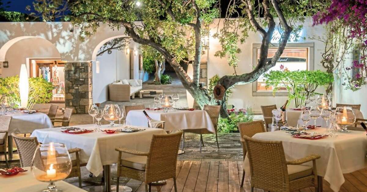 Een foto van het terras bij Elounda Beach Hotel & Villas
