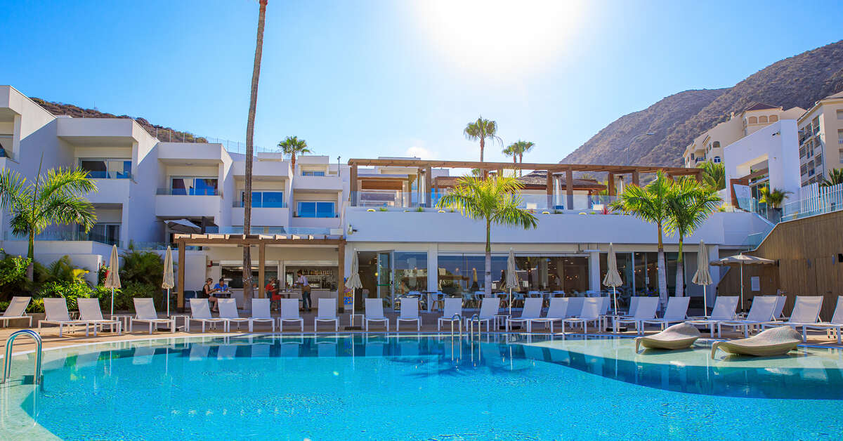 Een foto van het zwembad bij Ohasis Boutique Suites
