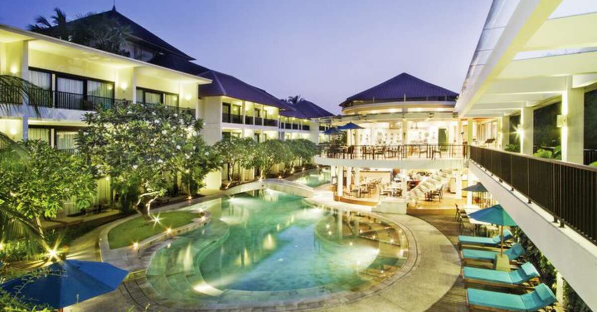 Een foto van het zwembad bij Away Bali Legian Camakila