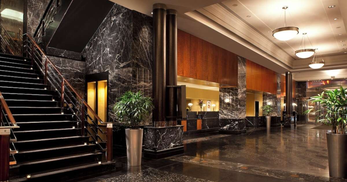 Een foto van het interieur van Millennium Broadway Hotel