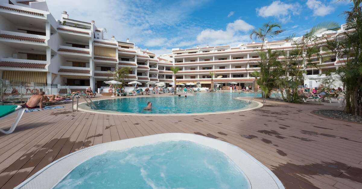 Een foto van het zwembad bij Paloma Beach Appartementen
