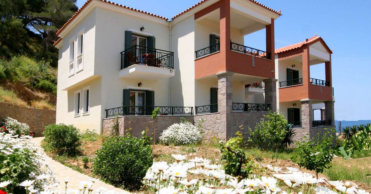 Een foto van de buitenkant van Alma Beach Hotel & Appartementen