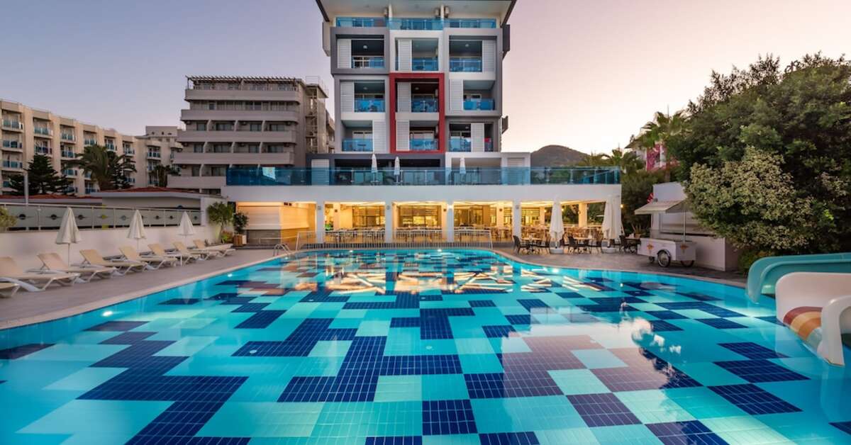 Een foto van het zwembad bij White City Beach Hotel