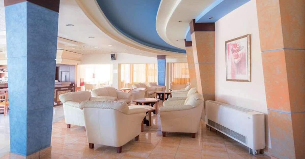 Een foto van het interieur van Atlantis Hotel