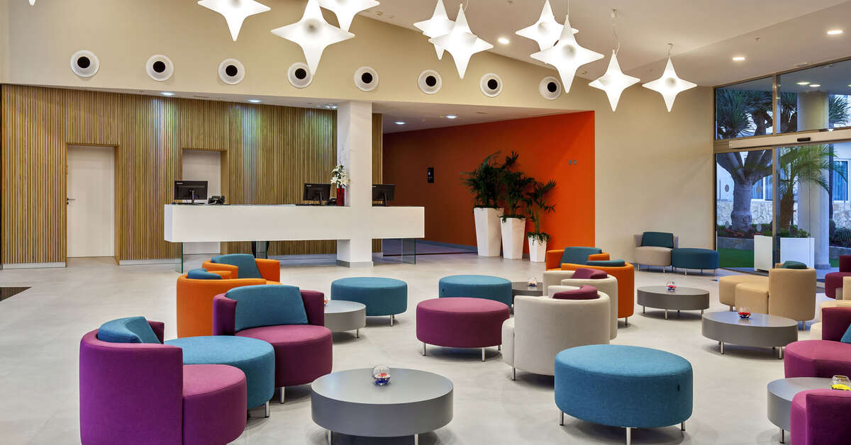 Een foto van het interieur van Barcelo Corralejo Sands