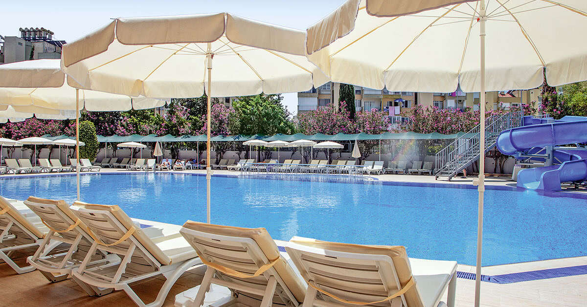 Een foto van het zwembad bij Simply Fine Hotel Alize