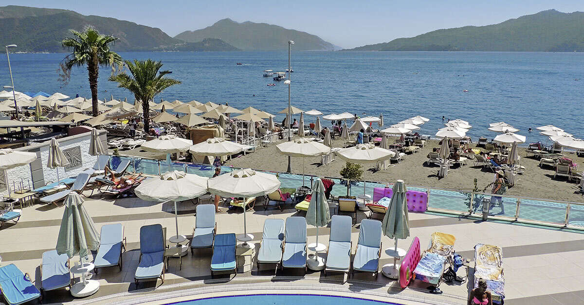 Een foto van het zwembad bij Marbella Hotel